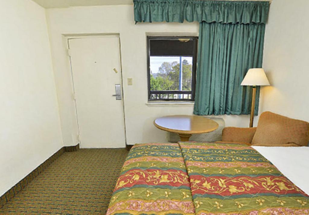 America'S Best Value Inn - Оксфорд Стая снимка